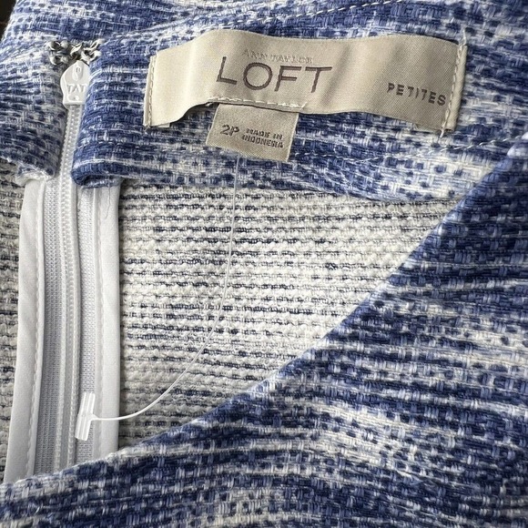 LOFT Petite Blue & White Abstract Striped Short Sleeve Knit Shift Dress Sz 2P - Picture 8 of 10